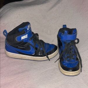 💜Nike Kids Blue and Black Sneakers